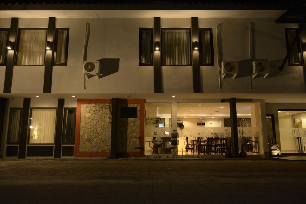 Puri Chorus Boutique Hotel Pakualaman Exteriör bild